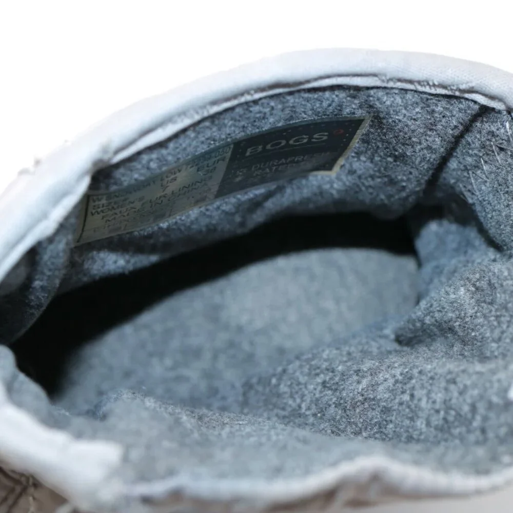 Bogs‎ Womens Snowday Boot Size 7 Waterproof Gray Beige Quilted Insulated Bootie